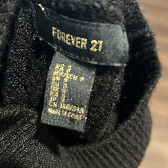 Forever 21 Cropped Sweater - Picture 3 of 3